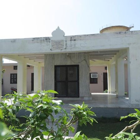 Radha Madhav Ashram Vrindāvan Buitenkant foto