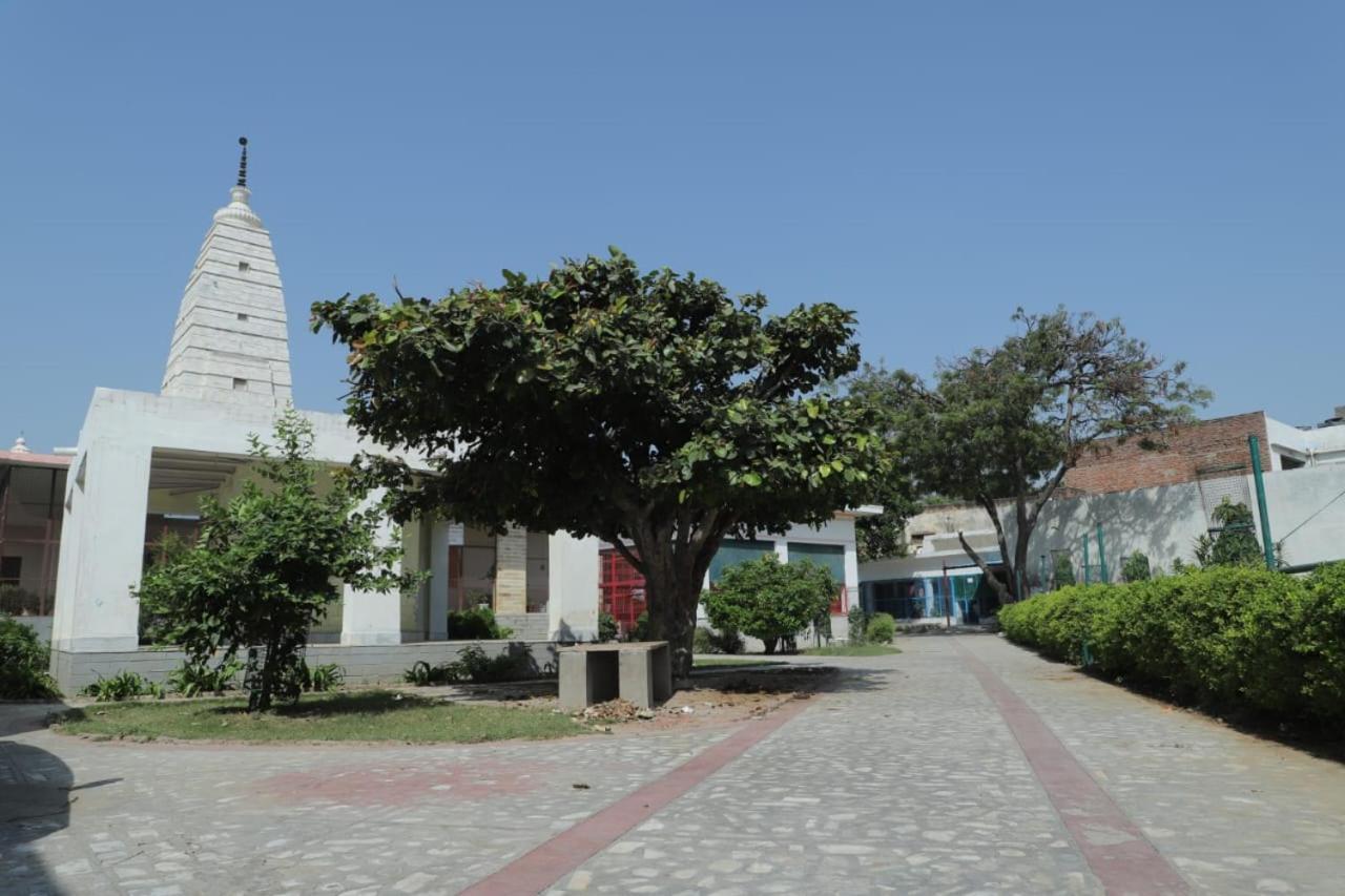 Radha Madhav Ashram Vrindāvan Buitenkant foto