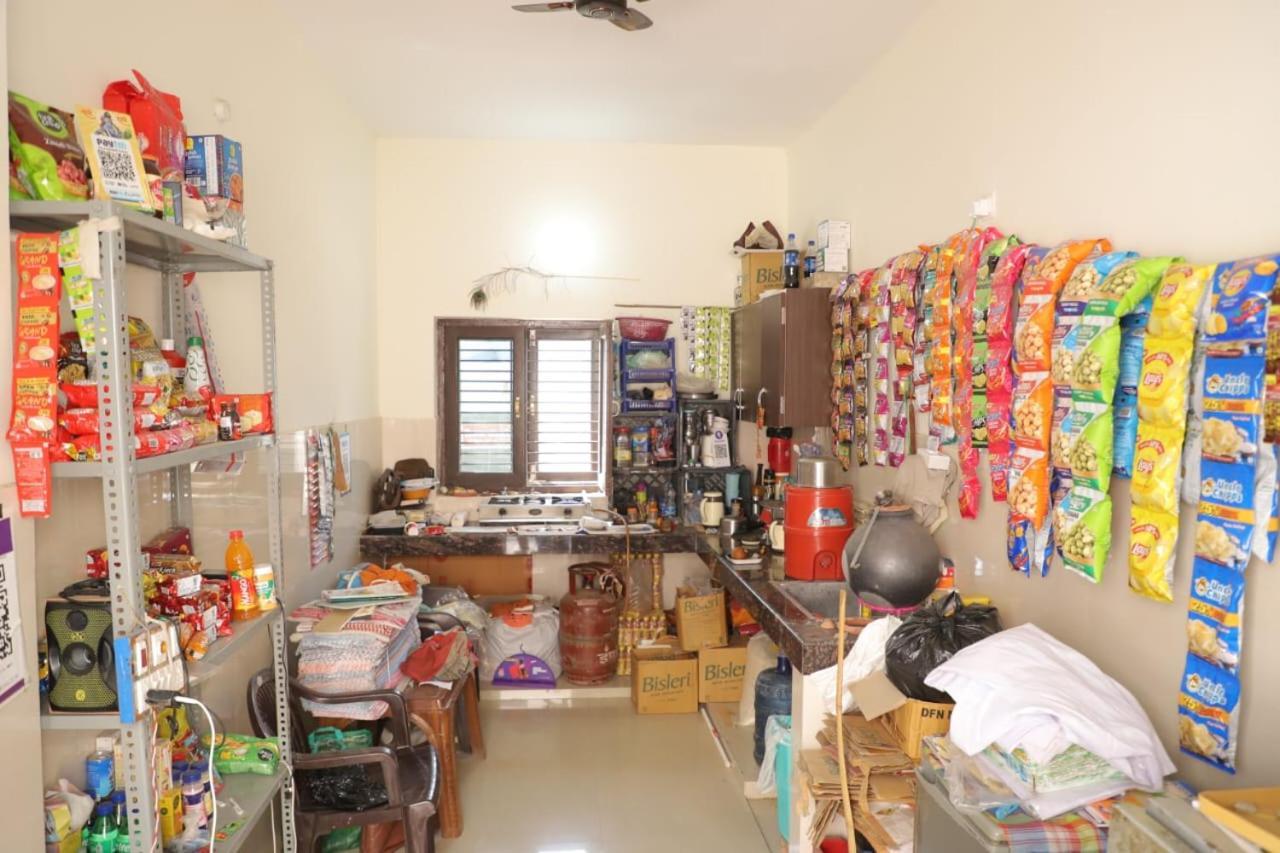 Radha Madhav Ashram Vrindāvan Buitenkant foto