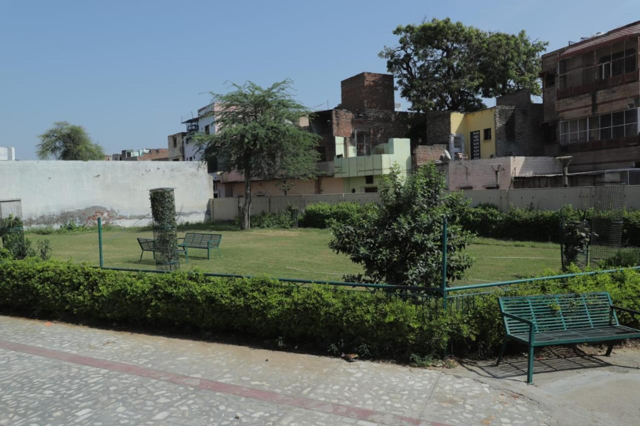 Radha Madhav Ashram Vrindāvan Buitenkant foto