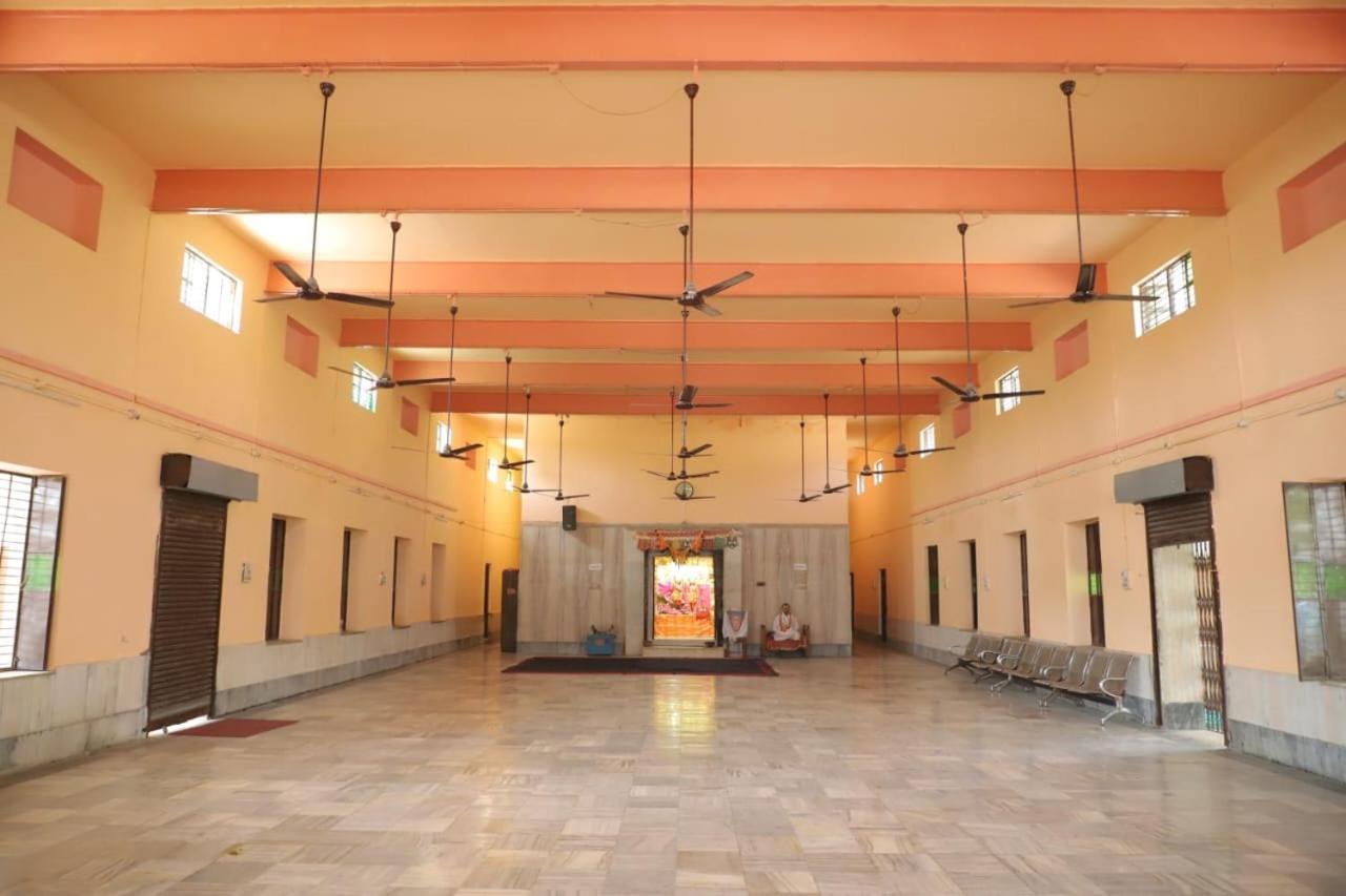 Radha Madhav Ashram Vrindāvan Buitenkant foto