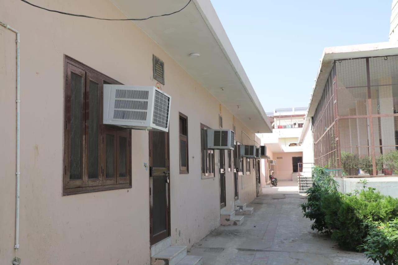 Radha Madhav Ashram Vrindāvan Buitenkant foto